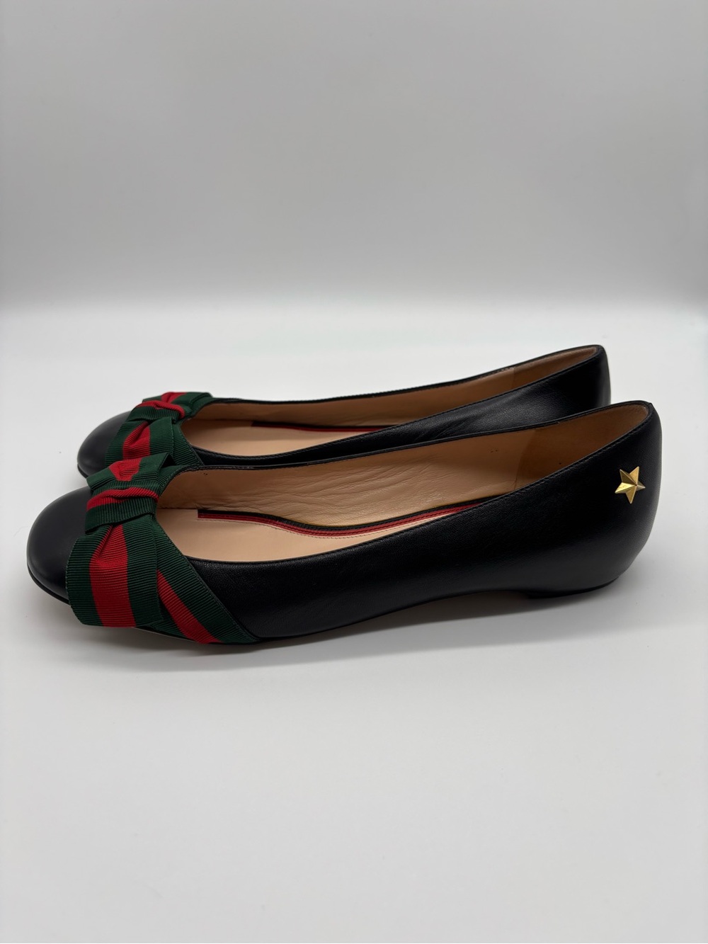 Gucci Black Leather Ballet Flats with Green and Red Ribbon Bow - Picture 6 of 9